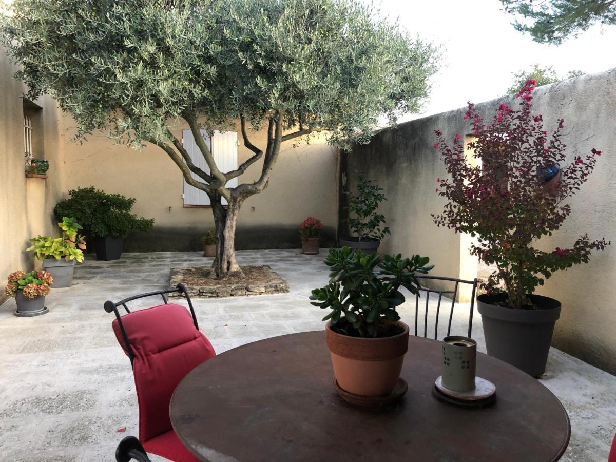 Villa dans le LUBERON à 2 km de LOURMARIN Lauris Esterno foto